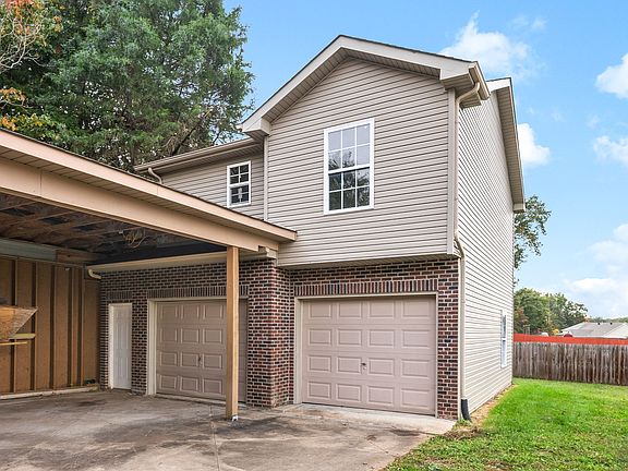 2nd image of 840 Mulberry Pl