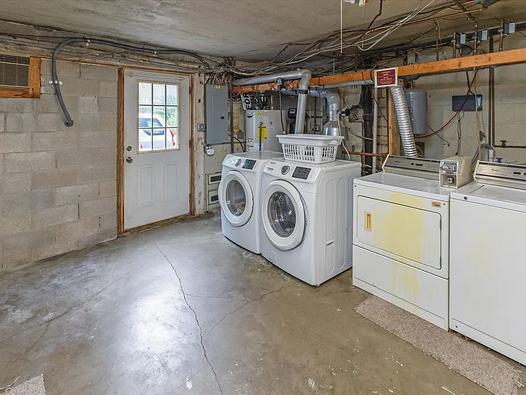 547 W Main St — Photo 21