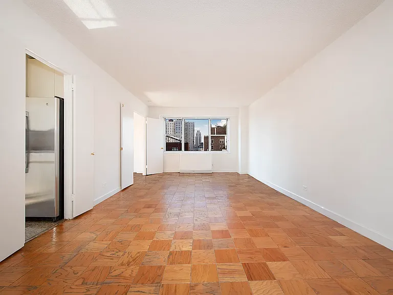 1520 York Ave #18B — Photo 2