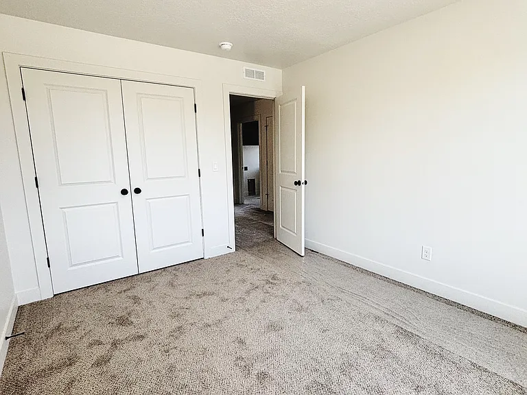 375 E 1600 N — Photo 31