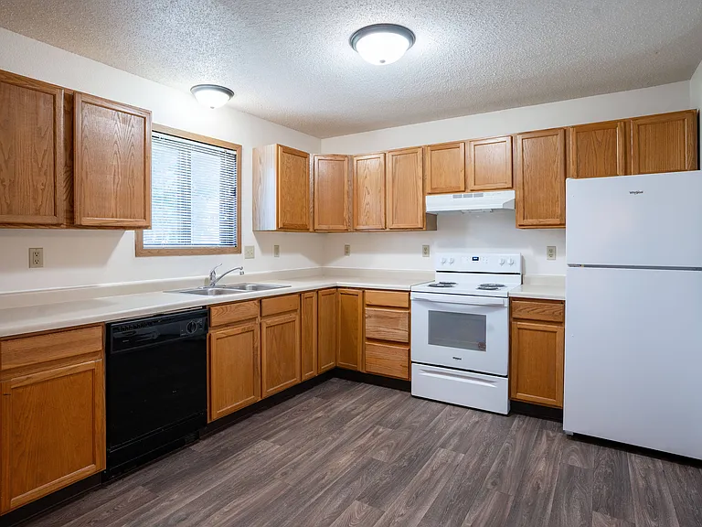 Fargo, ND Hazelwood Townhomes | 315A | Kitchen