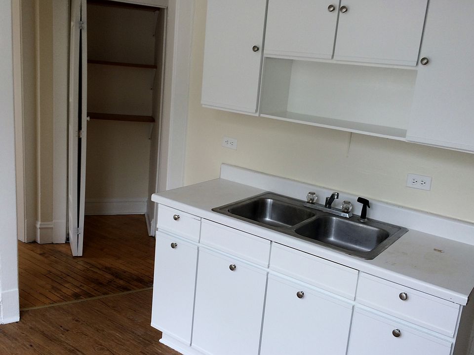 1st image of 2250 W Armitage Ave Fl 2