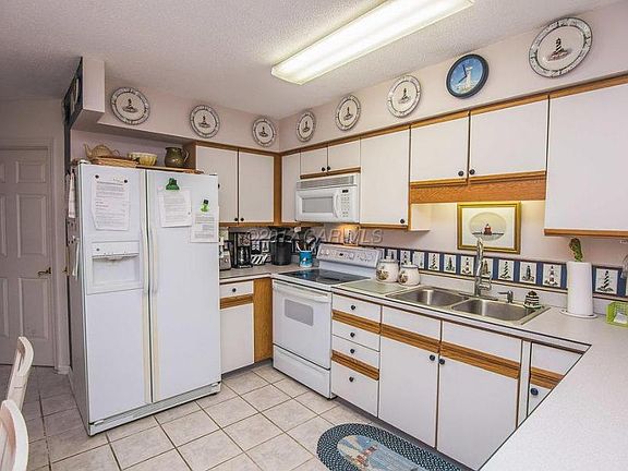 Large eat-in kitchen.
