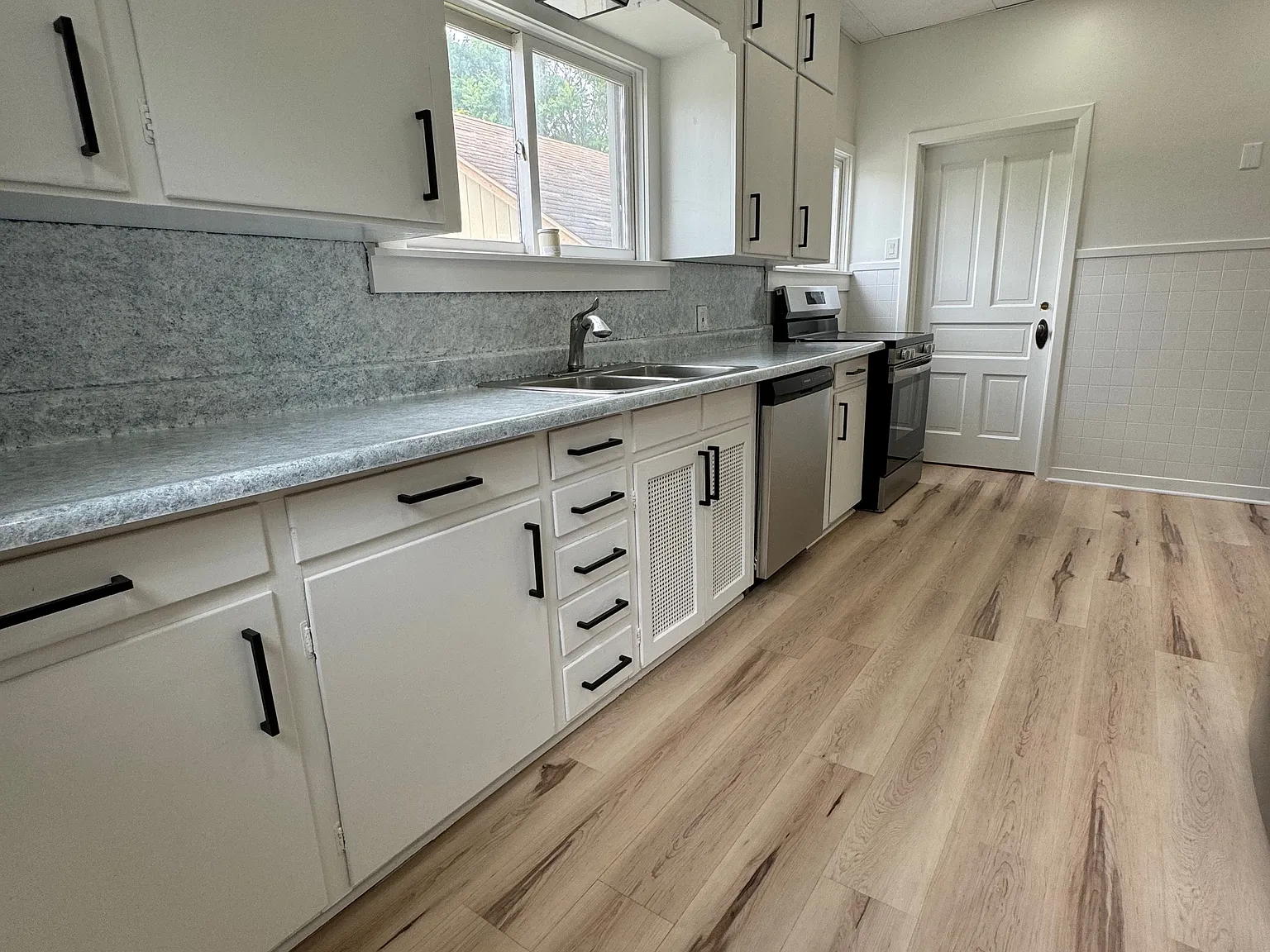 2 bed, 965 sqft, $1,550 — Photo 4