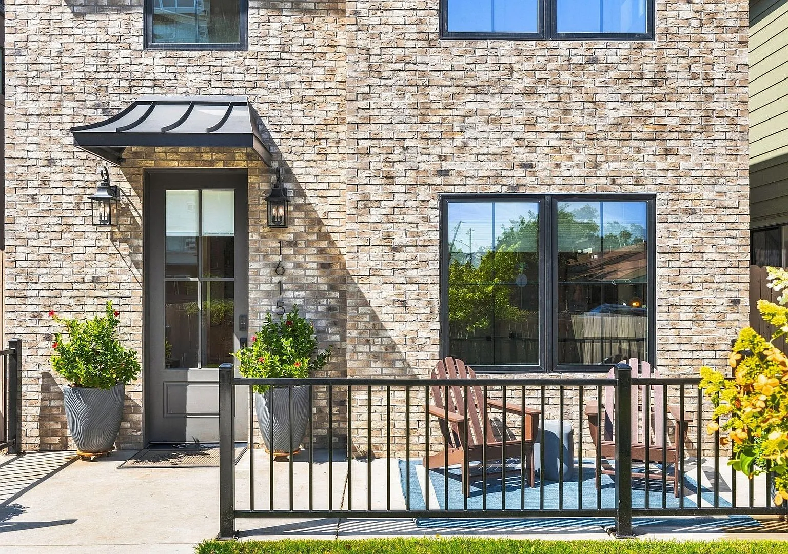 Luxury 5BD, 4BA Sloan's Lake Home with Rooftop Deck and 2-Car Garage — Photo 2