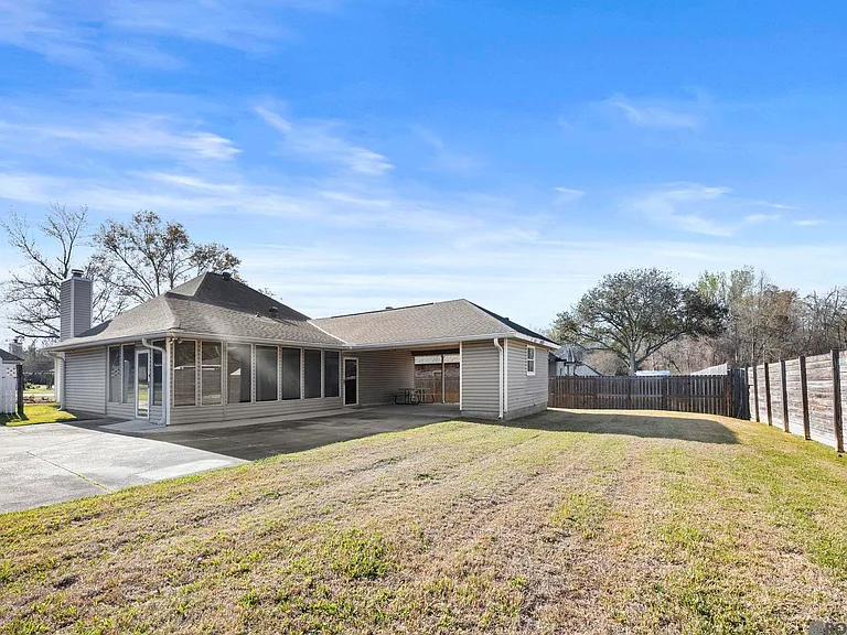 18596 White Oak Dr — Photo 20