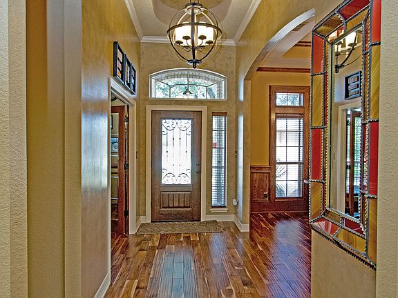 4th image of 305 Wrought Iron Dr