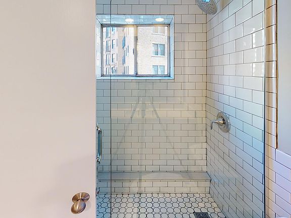 5th image of 4821 Roanoke Pkwy APT 701