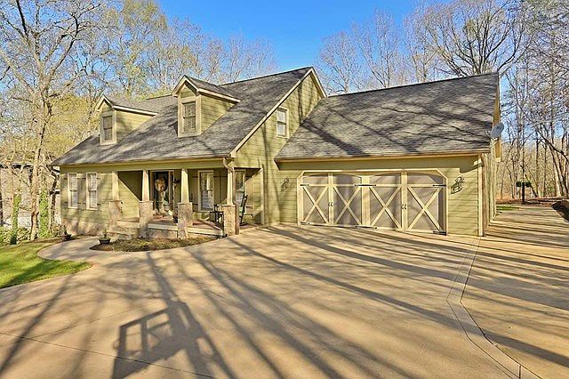 1st image of 404 Paradise Cir