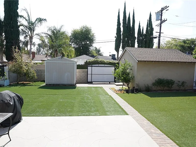 5540 Balboa Blvd — Photo 59