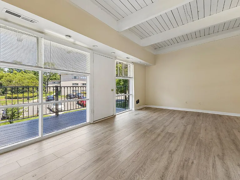 4901 Americana Dr — Photo 15