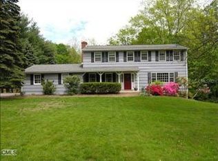 32 Grand Pl, Newtown, CT 06470