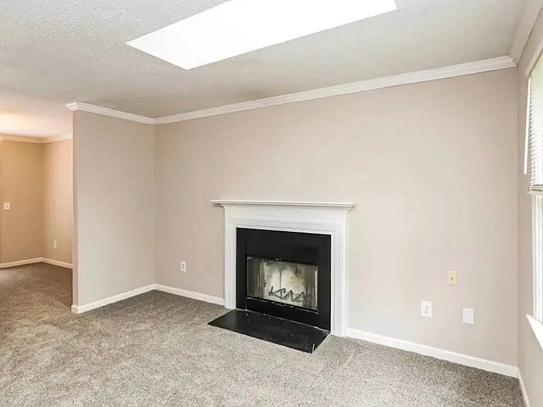 806 Vance St — Photo 2