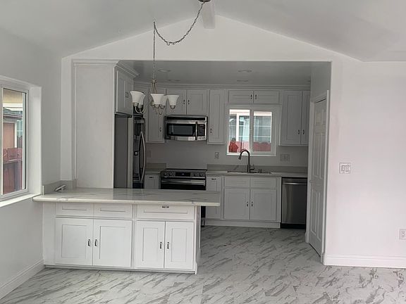 5th image of 295 Willow St