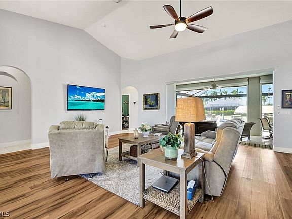 4th image of 3908 SW 22nd Pl