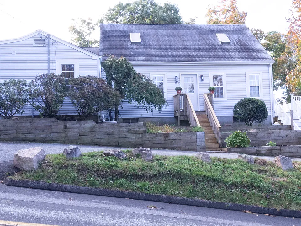 205 Flanders Rd