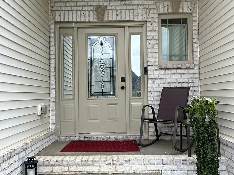 445 Crestwicke Ct — Photo 4
