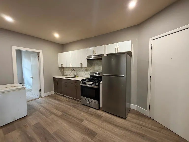 26 Andrew St #17E — Photo 3