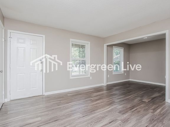 4th image of 3225 Applewood Cv