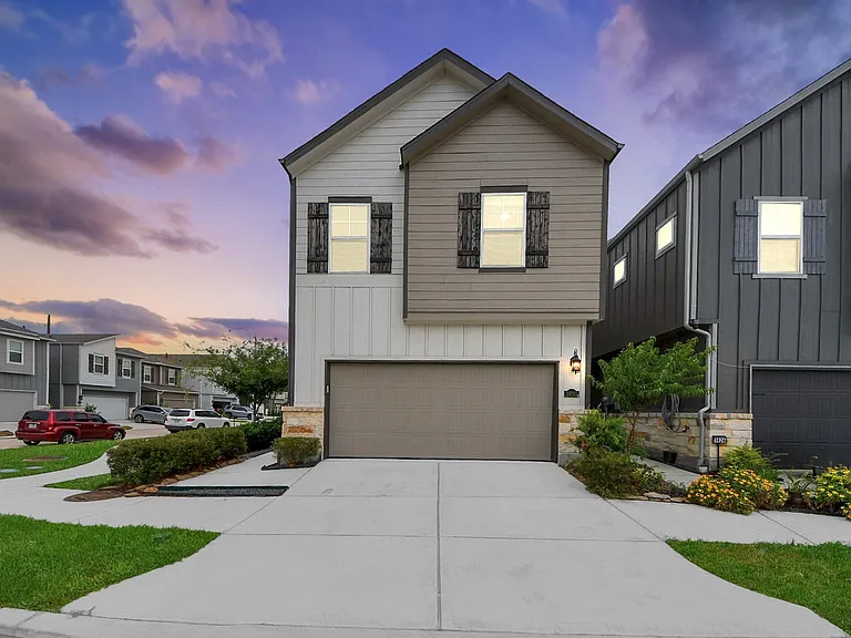 3830 Glossy Lake Dr — Photo 2