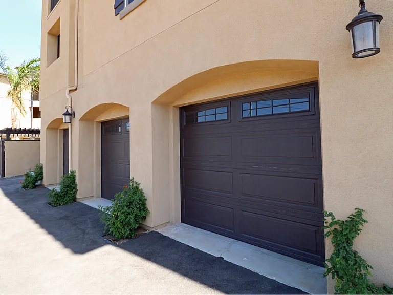Santa Barbara Luxury Apartment Homes — Photo 31