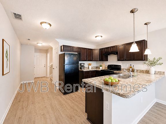 3rd image of 8443 McGirts Village Ln