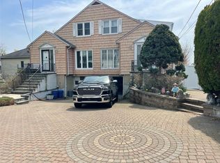 24 Ronalds Ave, New Rochelle, NY 10801