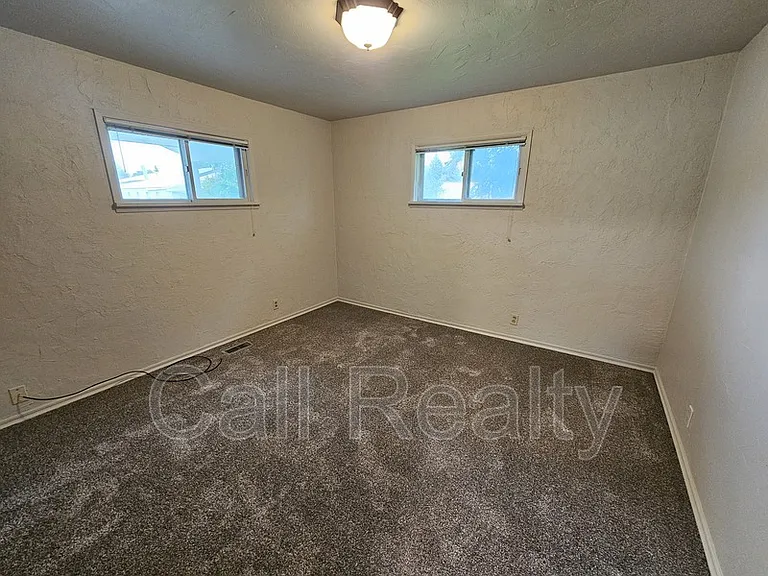 10401 E Valleyway Ave — Photo 9