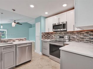 8820 Woodside Ct, Davie, FL 33328