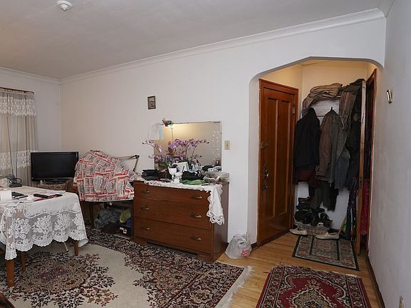 5th image of 2948 N Laramie Ave