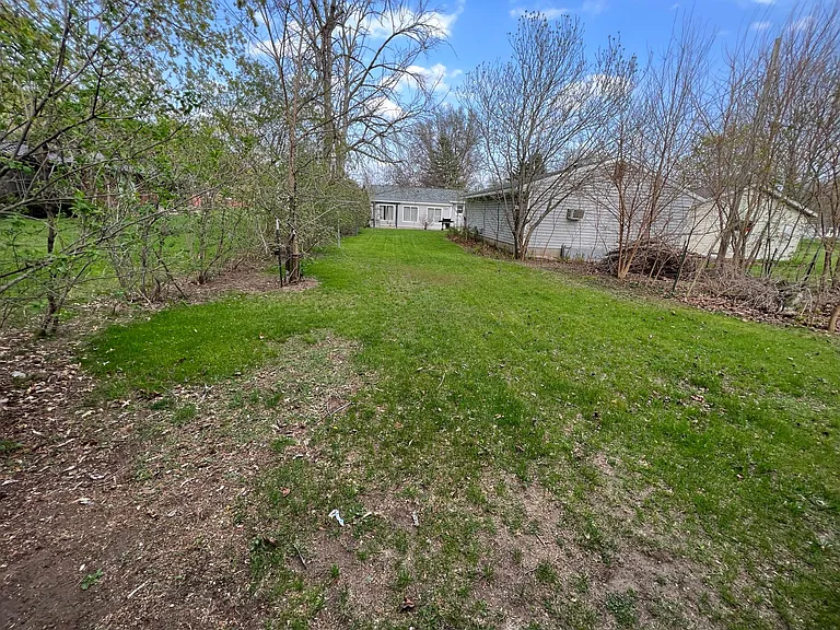 2819 Marion St — Photo 3