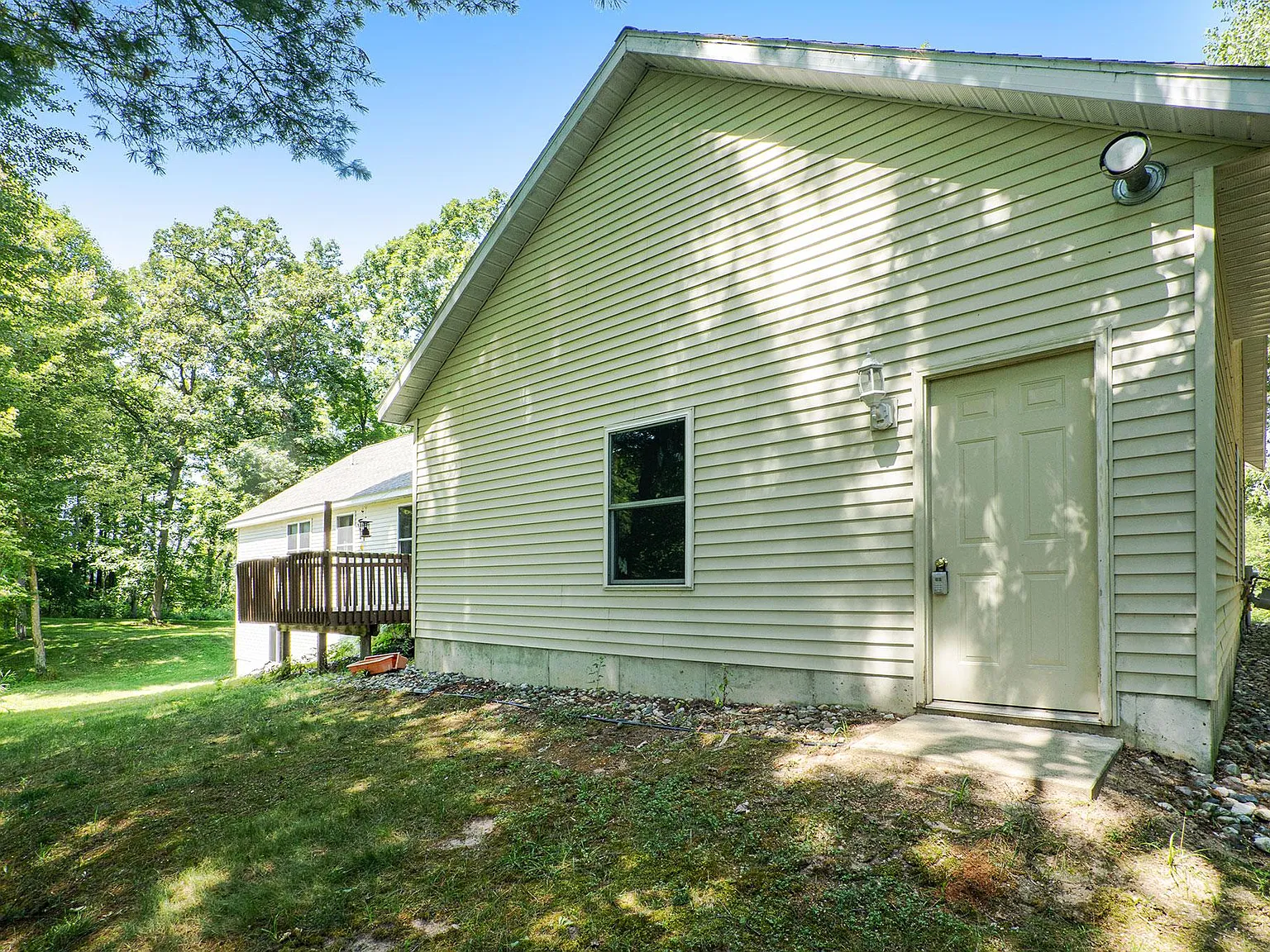 3 bed, 2.5 bath, 1464 sqft, $2,200 — Photo 3