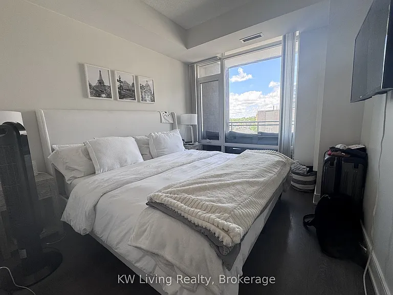 525 Adelaide St W #809 — Photo 10