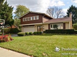 1949 Sunnyside Cir, Northbrook, IL 60062