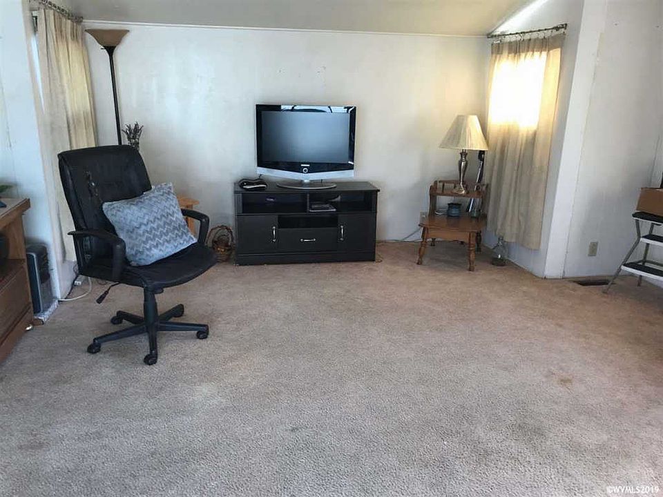 2nd image of 1907 38th Pl NE #24