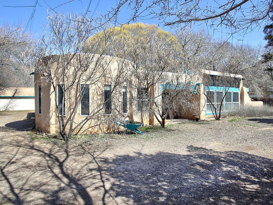 1st image of 12 Old Oak Ln