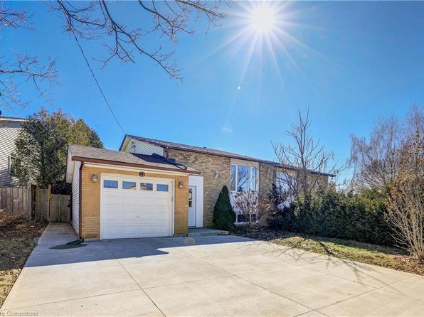 71 Adis Ave, Hamilton, ON L9C 6T9