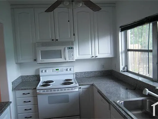 1405 NW 7th Ave — Photo 8