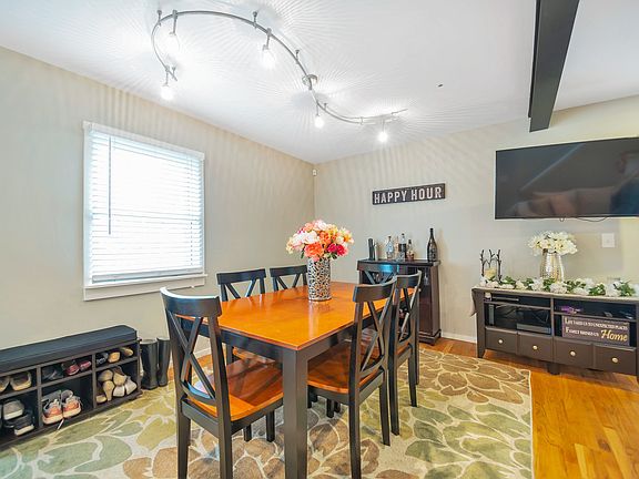 4th image of 940 Gale Ln APT 102