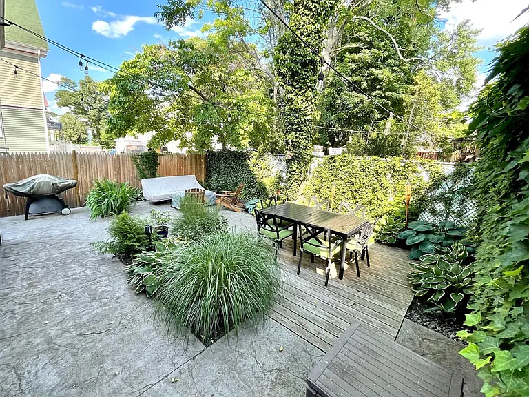 85 Winthrop St — Photo 5