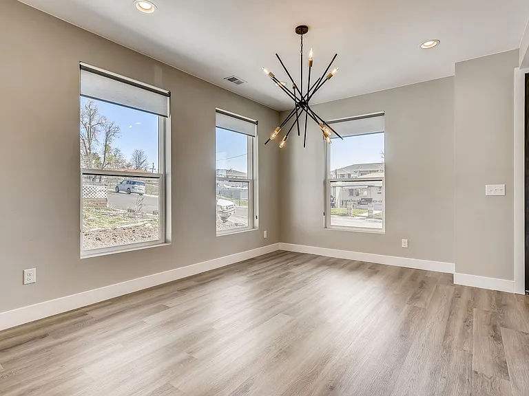 863 N Winona Ct — Photo 4