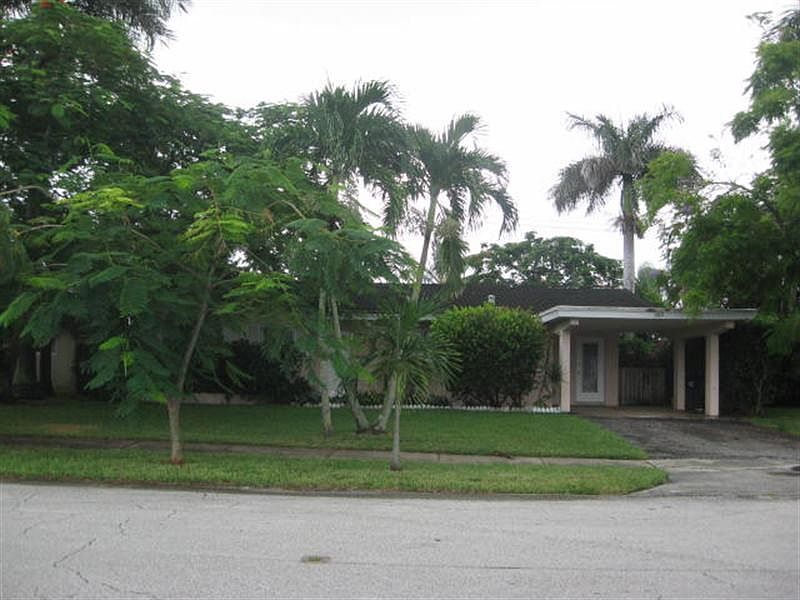 2nd image of 1100 SW 7th St
