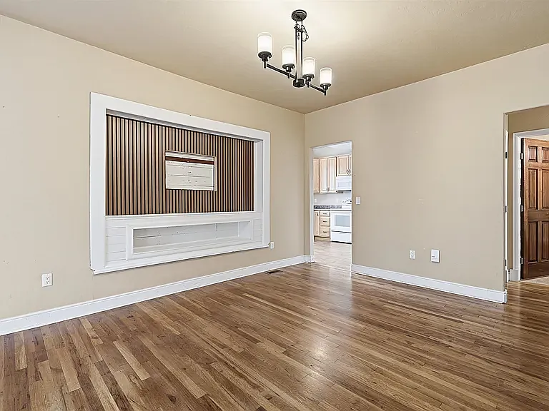 270 NW 5th St — Photo 3