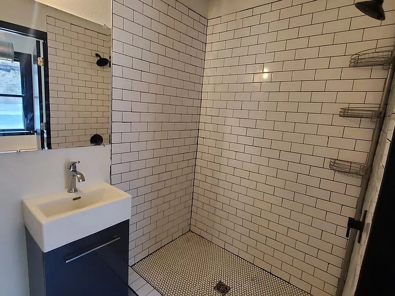 The Berm - 2001 10th Ave (24 Units Luxury Apartments) — Photo 25