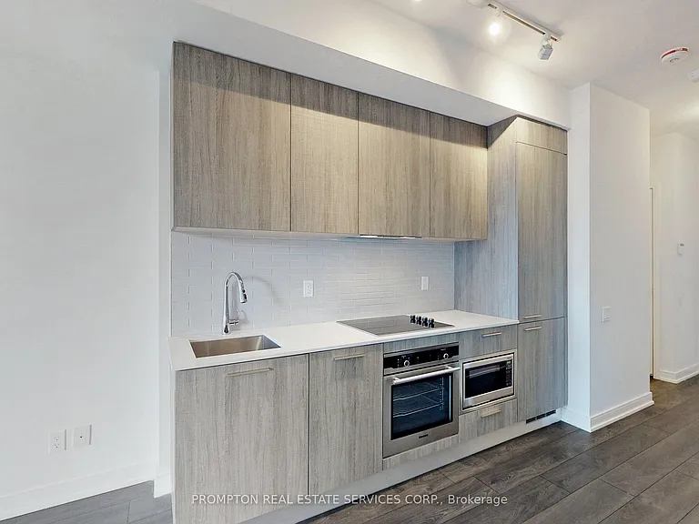 3 Gloucester St #1010 — Photo 6