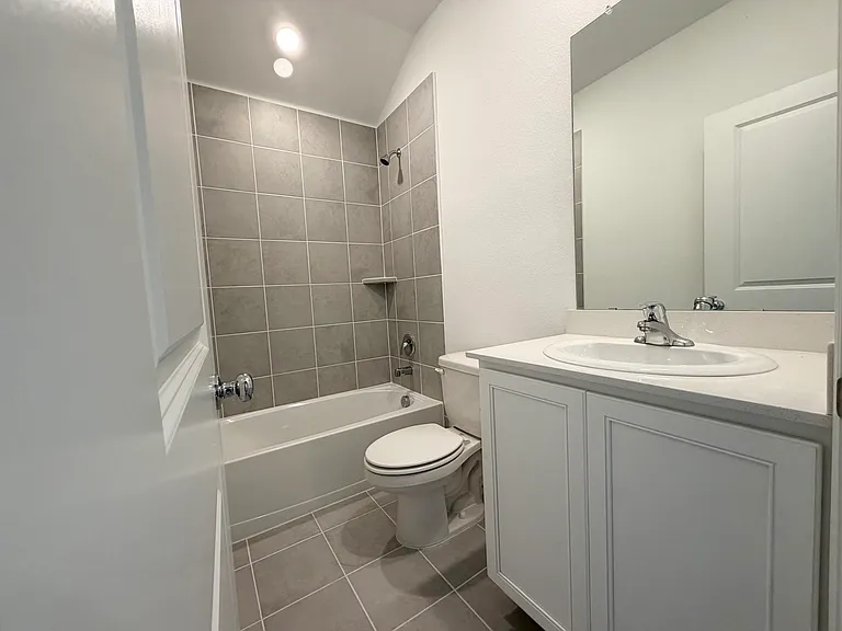 2608 Glacier Rd — Photo 3