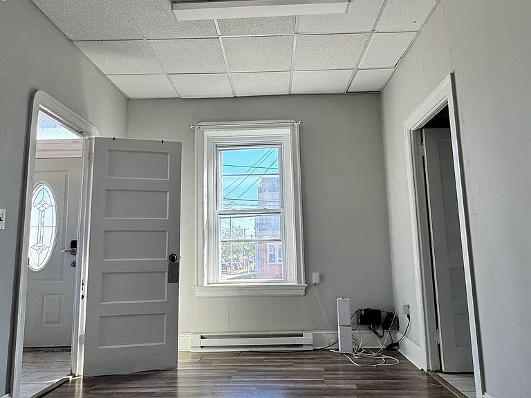 551-53 Hellerman St #1F — Photo 15