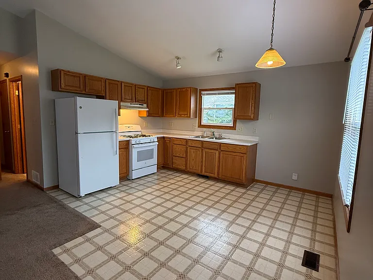 1005 Commercial St — Photo 1