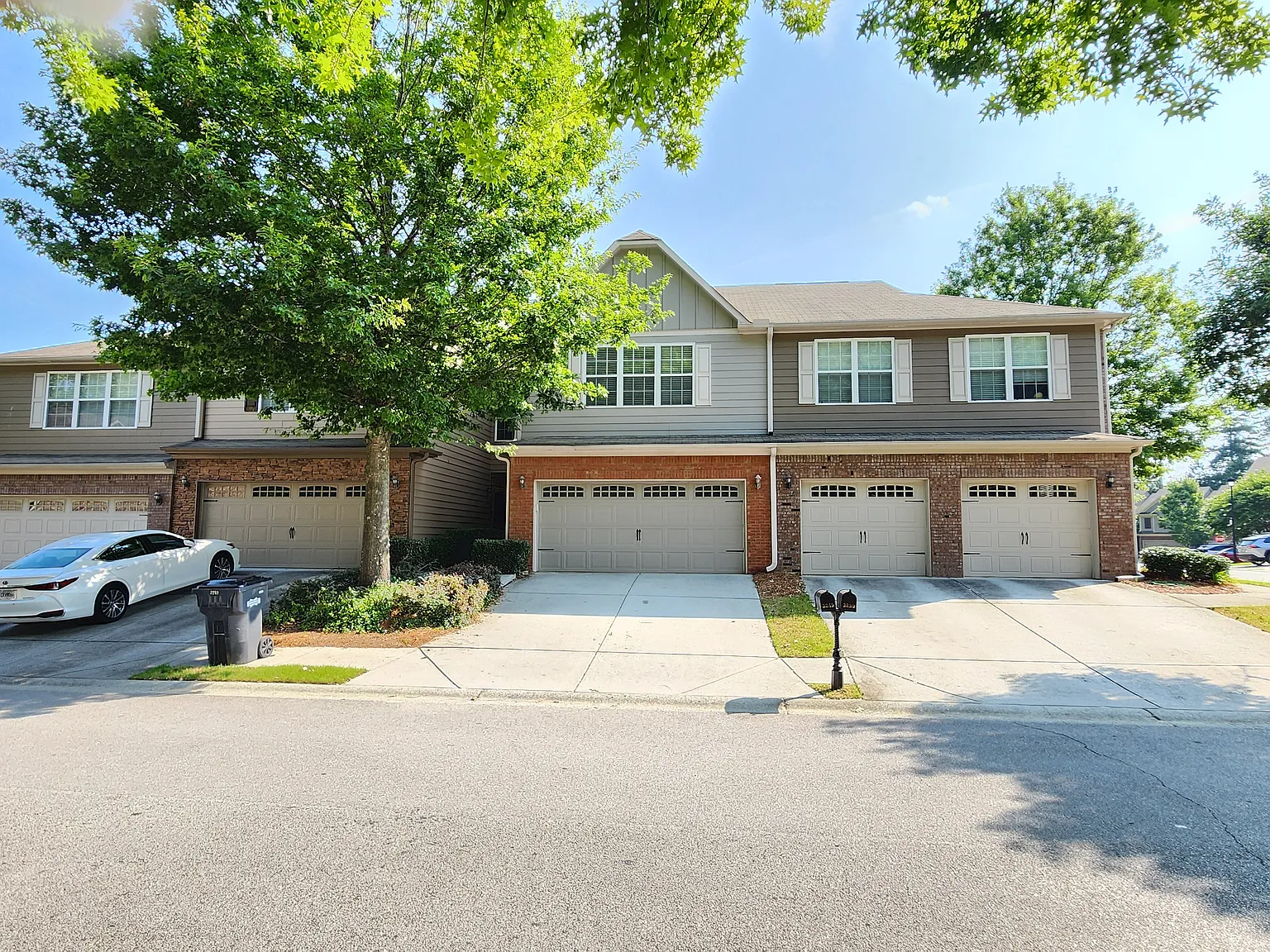 3 bed, 2.5 bath, 1764 sqft, $1,995 — Photo 4