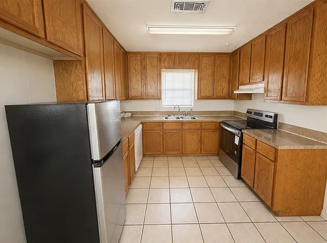 83 Peachtree Dr — Photo 1